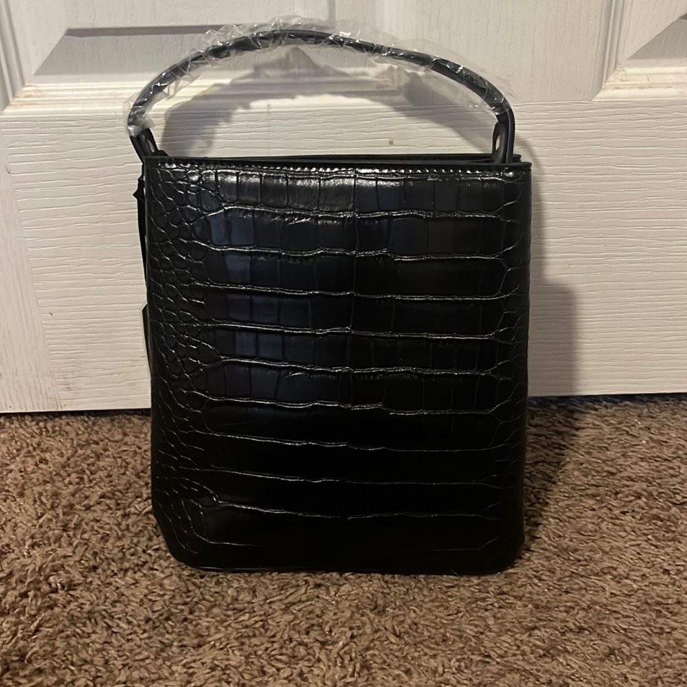Aota vegan bucket bag!